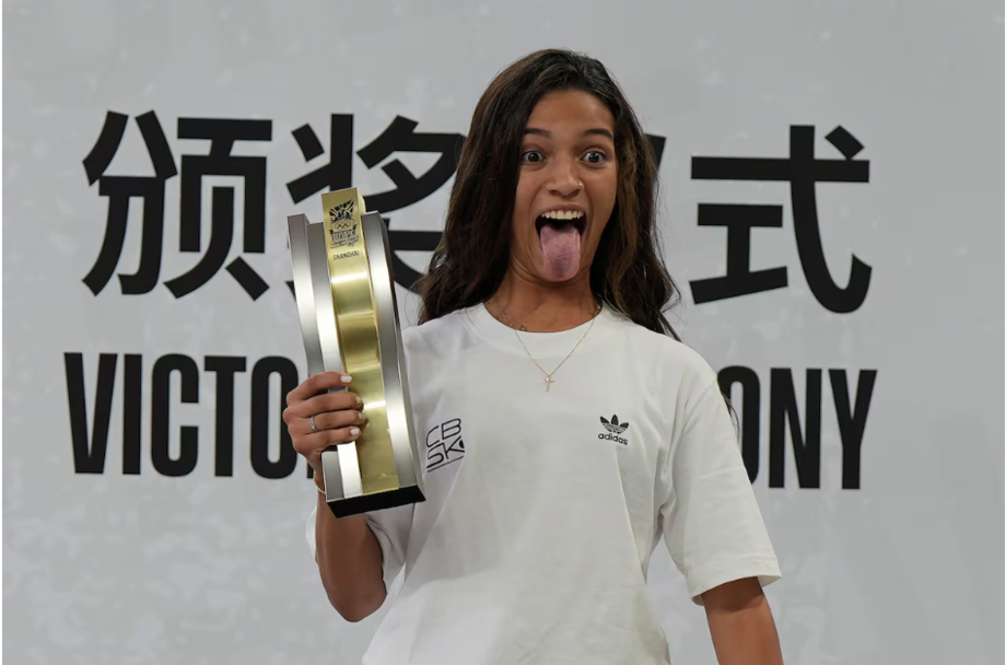 Rayssa Leal é campeã do skate street em Xangai.