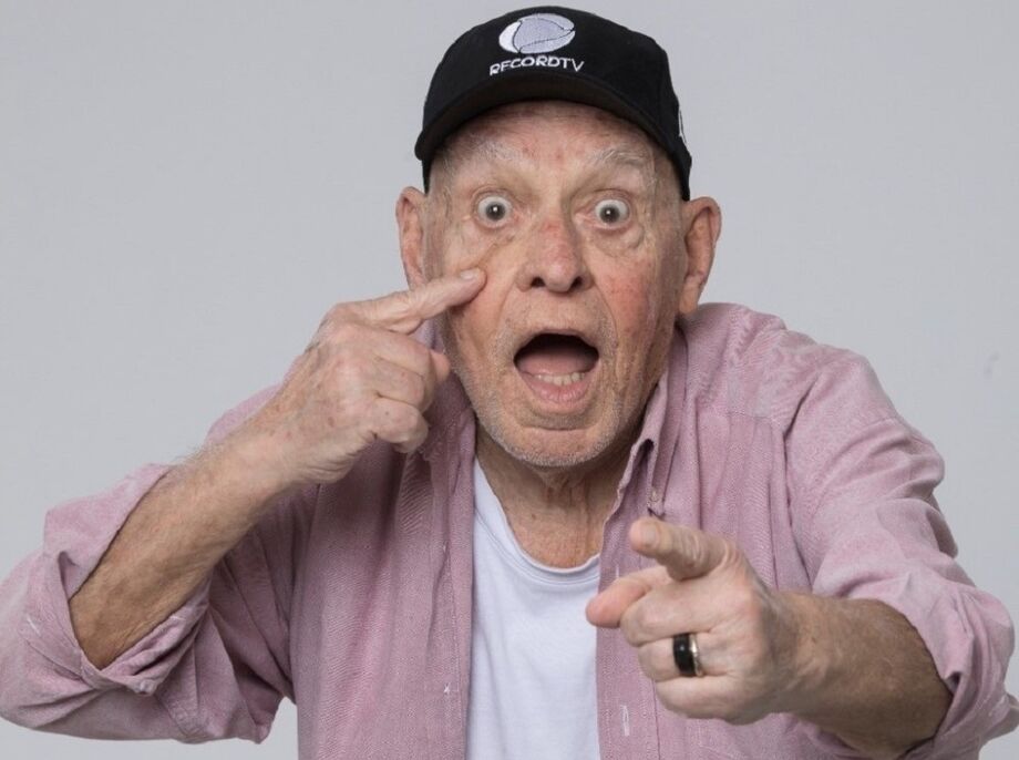 O narrador Silvio Luiz faleceu aos 89 anos devido à falência de múltiplos órgãos.