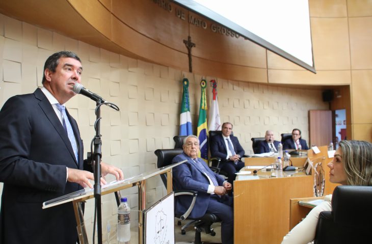 O governador Eduardo Riedel participou nesta da abertura do Simpósio Justiça Desportiva Brasileira