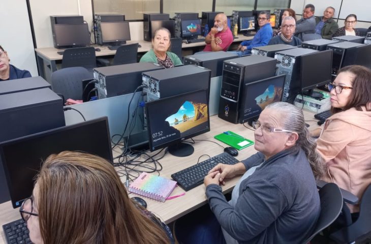 Semana começa com novas turmas em cursos de oratória e informática para os servidores