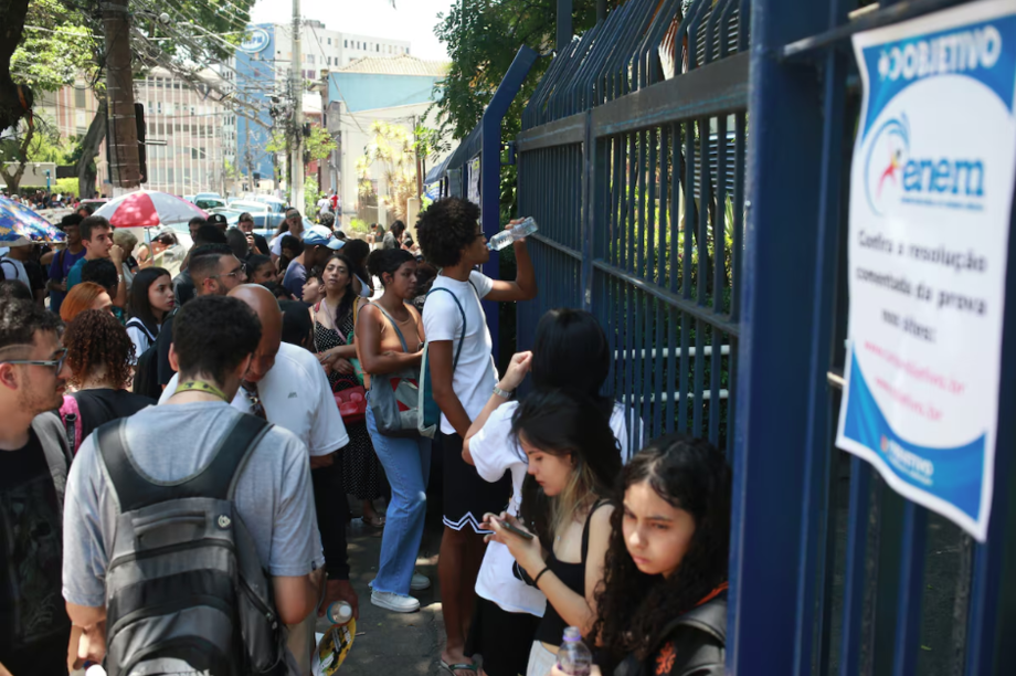 Entrada de estudantes para a segunda fase do Enem na unidade da Unip da Rua Apeninos no ano passado.