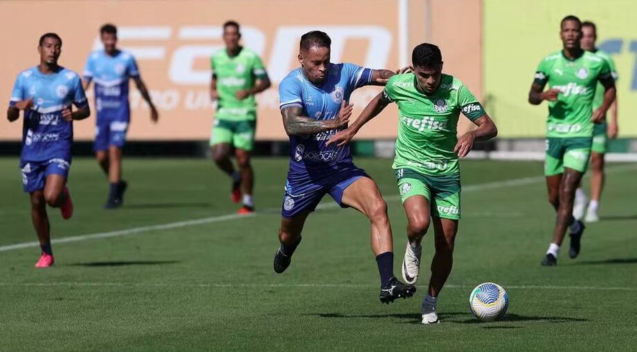 Bruno Rodrigues em jogo-treino pelo Palmeiras