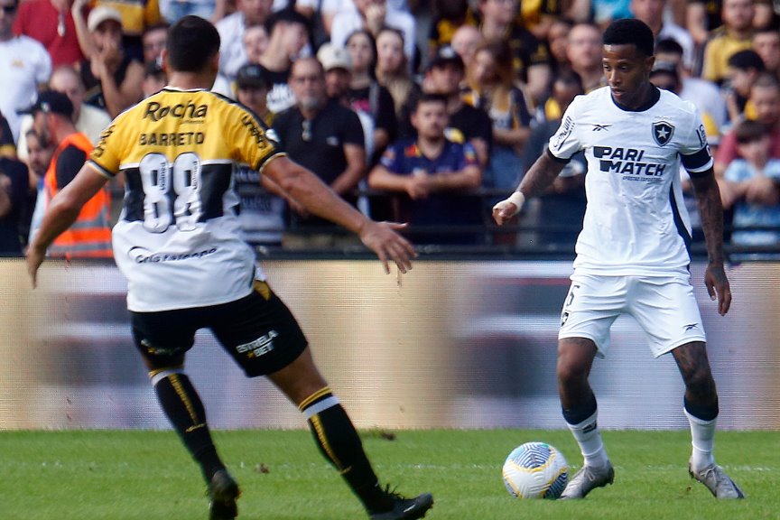 Criciúma vence primeira em casa e Botafogo pode deixar o G-4 do Brasileirão