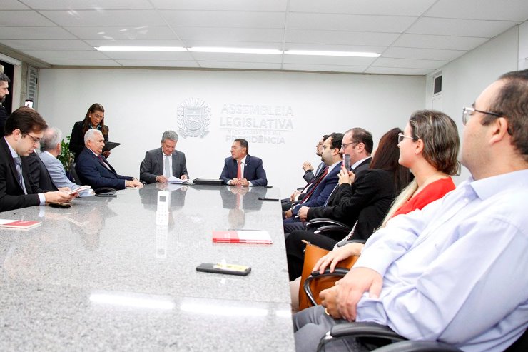 Os juristas foram recebidos pelos deputados Gerson Claro, presidente da ALEMS e Roberto Hashioka