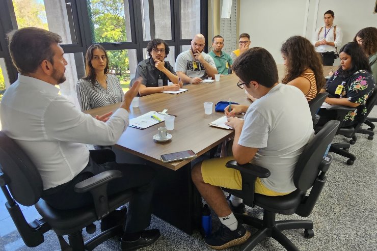 Deputado Pedro Kemp, 2º Secretário da ALEMS, durante reunião com acadêmicos de Ciências Biologicas na tarde desta quinta-feira