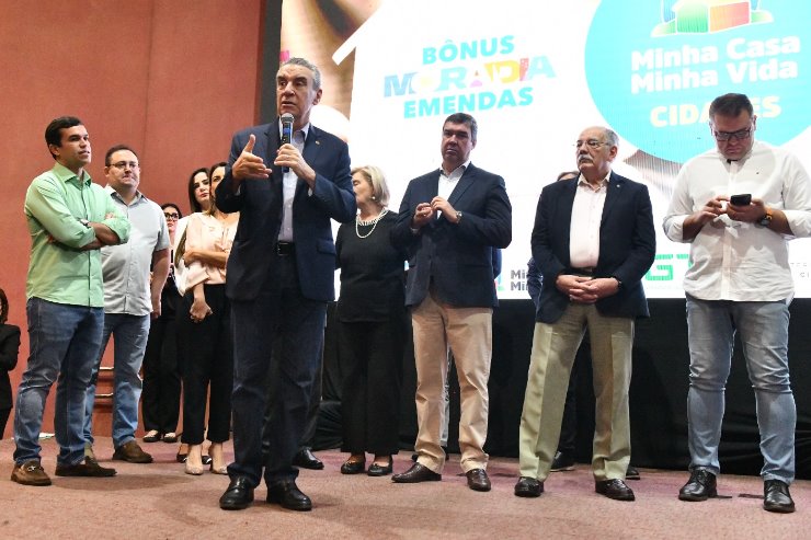 Ajudar famílias a realizarem o sonho da casa própria é dar dignidade, diz Paulo Corrêa