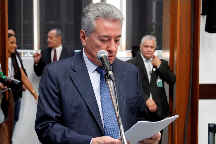 O parlamentar argumenta que é obrigatório, por lei, que as concessionárias e permissionárias de serviços públicos forneçam serviços adequados, eficientes, seguros e contínuos