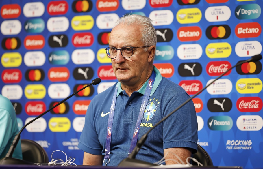 Dorival Junior é o técnico da seleção