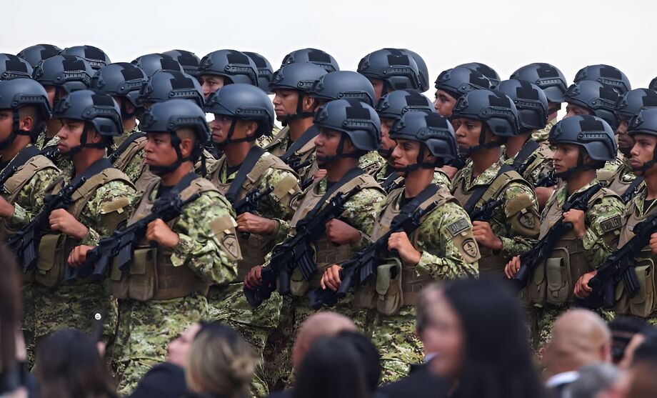 Militares de El Salvador participam de cerimônia de posse de Nayib Bukele para um segundo mandato em 1º de junho