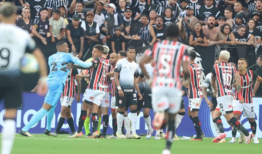 Clássico foi marcado por confusão entre jogadores de Corinthians e São Paulo