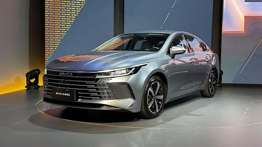 A BYD lançou o sedã híbrido King no Brasil, disponível em duas versões: GL e GS.