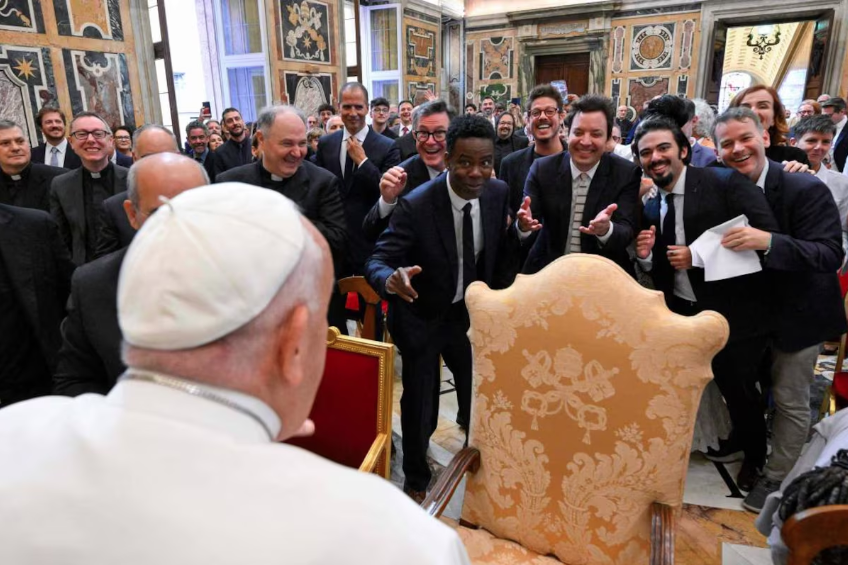 Papa Francisco recebe humoristas no Vaticano