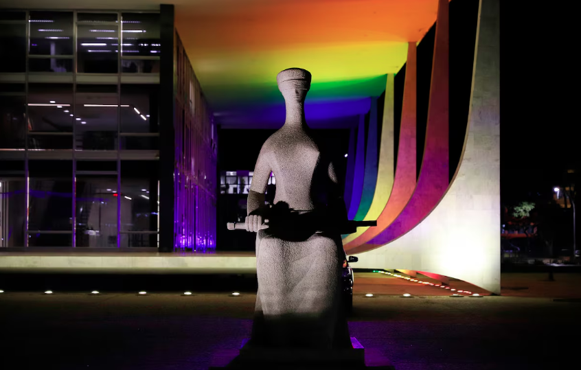 STF com iluminação especial para o Dia Internacional do Orgulho LGBTQIA+