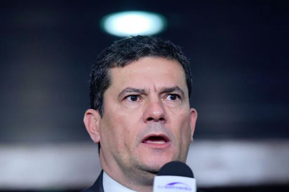 O senador Sergio Moro (União-PR) tem a imagem utilizada para 'golpe do Serasa'