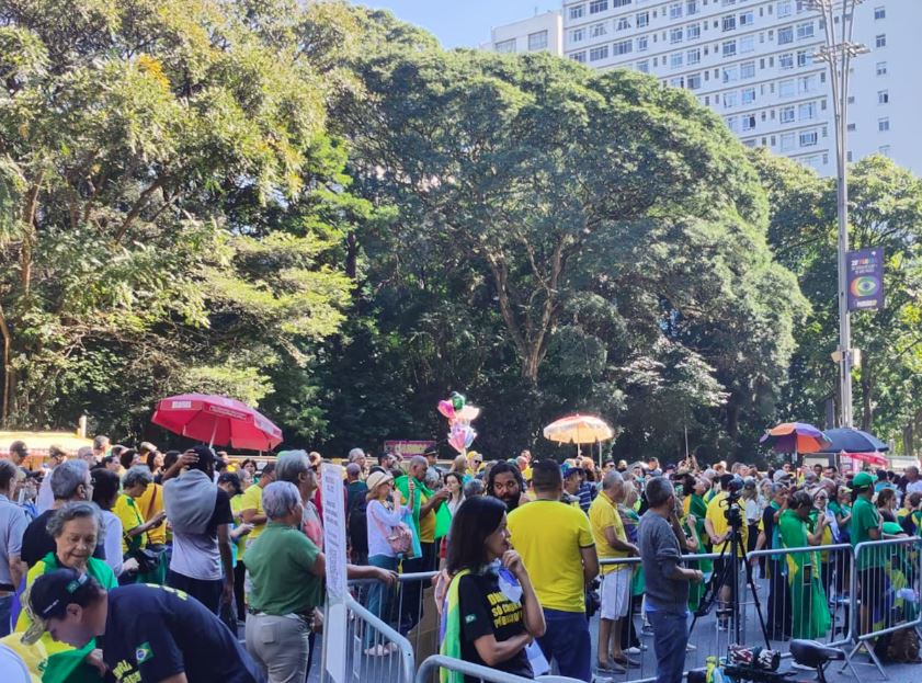 Deputados participam de ato contra Lula e Moraes na Avenida Paulista