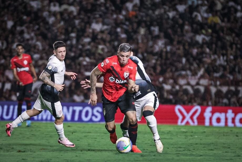 Corinthians levou empate do Atlético Goianiense em Goiânia