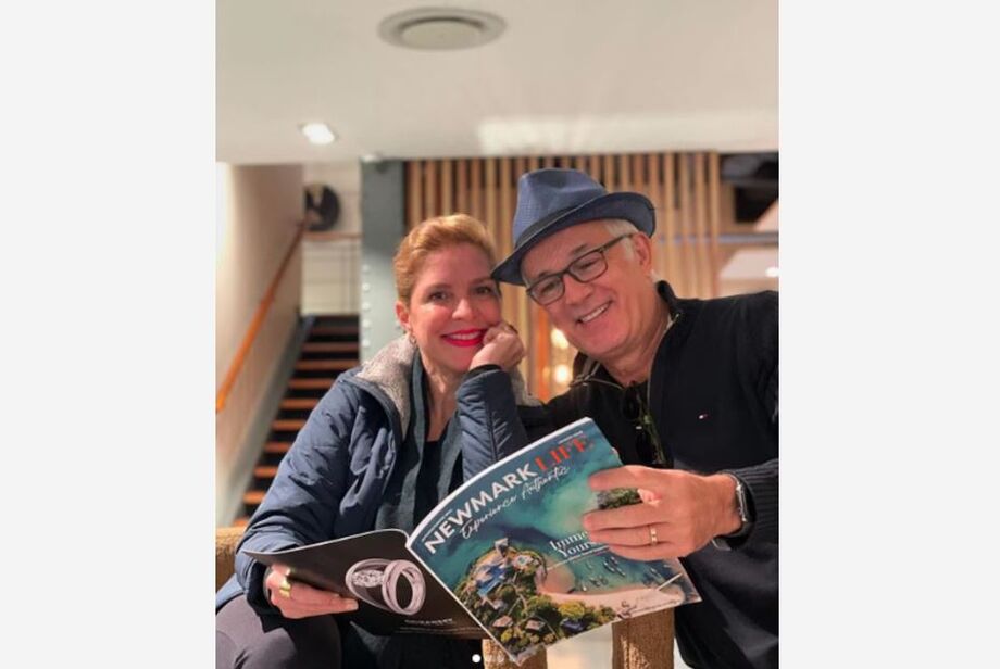 Casal em foto do início da viagem turística pela África: sonho antigo, escreveu o médico
