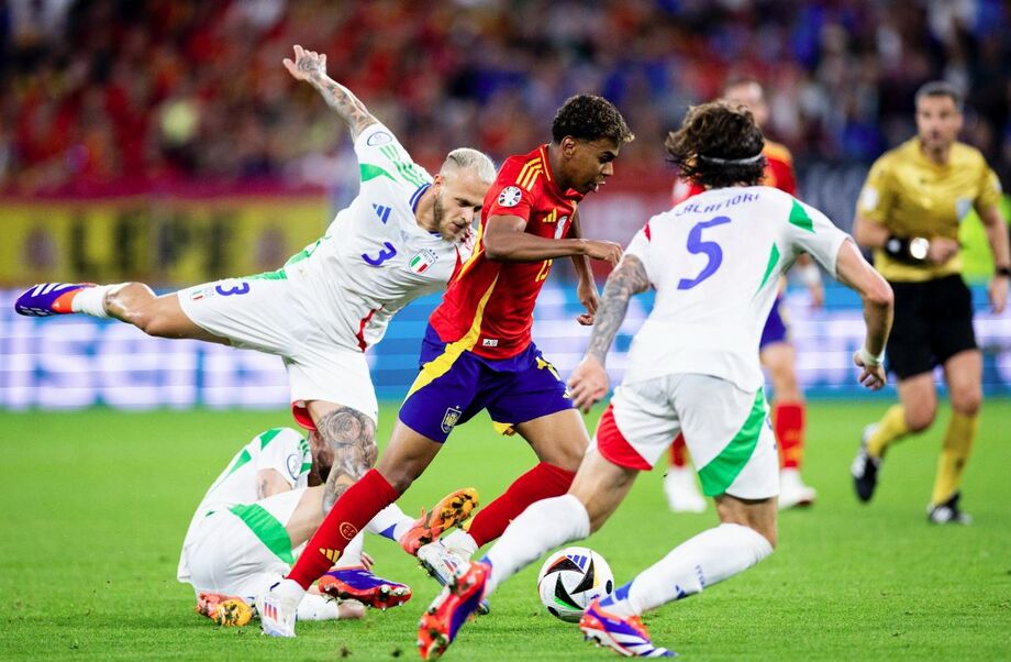 Espanha domina Itália, mas só consegue vitória e classificação na Euro graças a gol contra