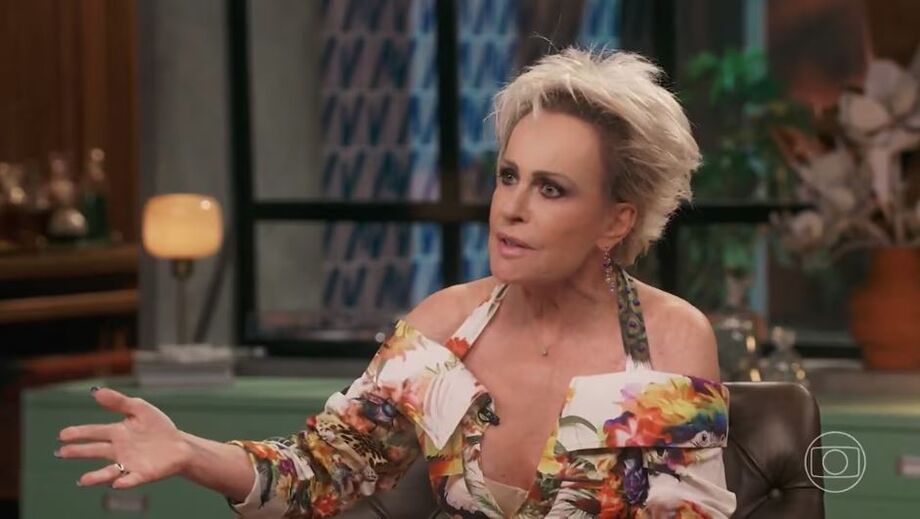 A apresentadora trabalhou na emissora de 1993 a 1999; desde a sua demissão, ela comanda o 'Mais Você', na Rede Globo