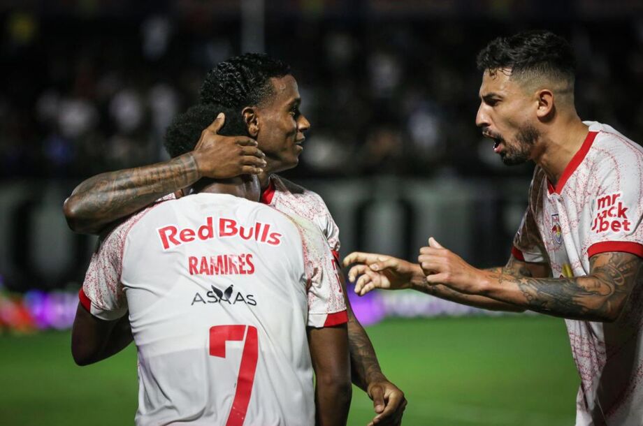 Red Bull Bragantino vence de virada, volta ao G-6 e manda Vitória para a zona de rebaixamento