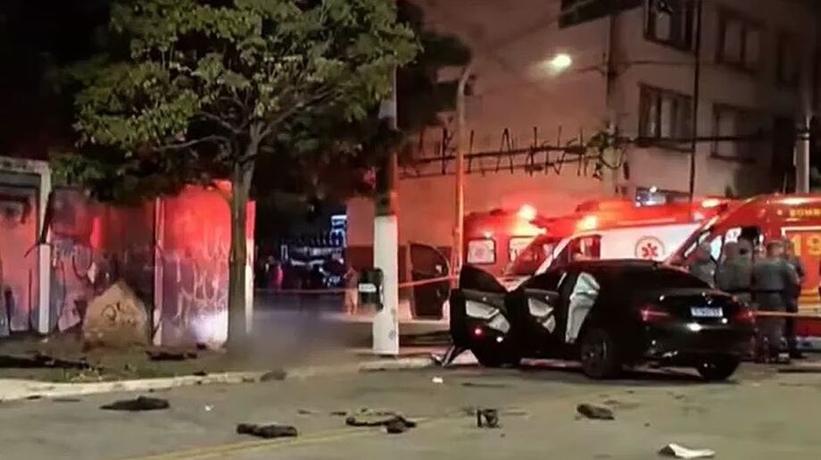 Motorista de Mercedes atravessa cruzamento e mata motociclista em SP