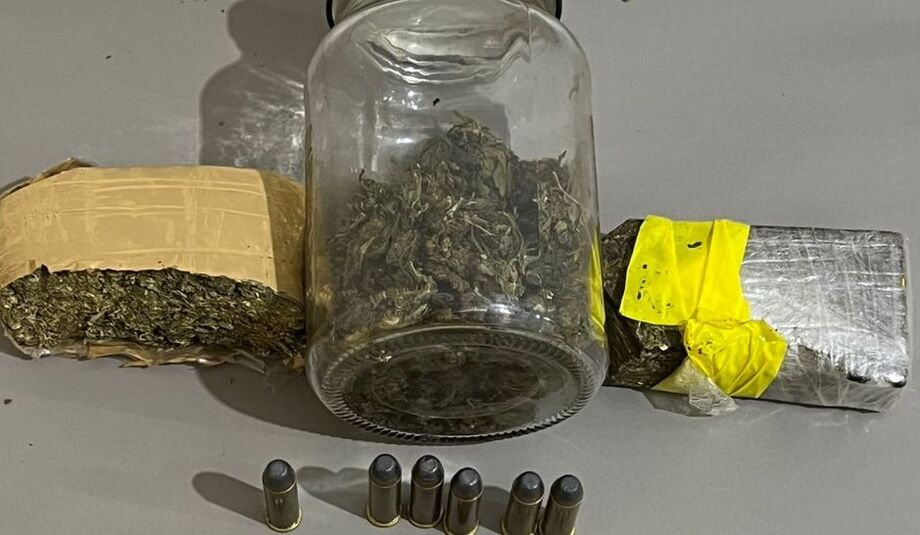Maconha apreendida com o criminoso