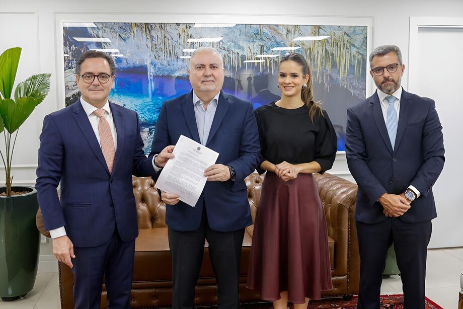 Bitto Pereira (presidente da OAB/MS), Sergios Martins (presidente do TJMS), Camila (vice-presidente da OAB/MS) e Fábio Nogueira (diretor-tesoureiro)