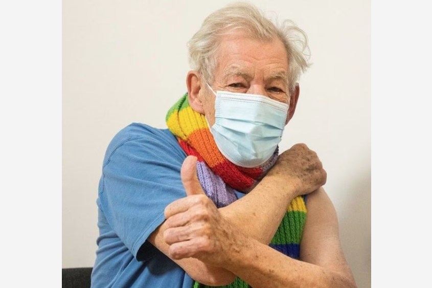 Ian McKellen foi a primeira celebridade a ser vacinada contra o coronavírus