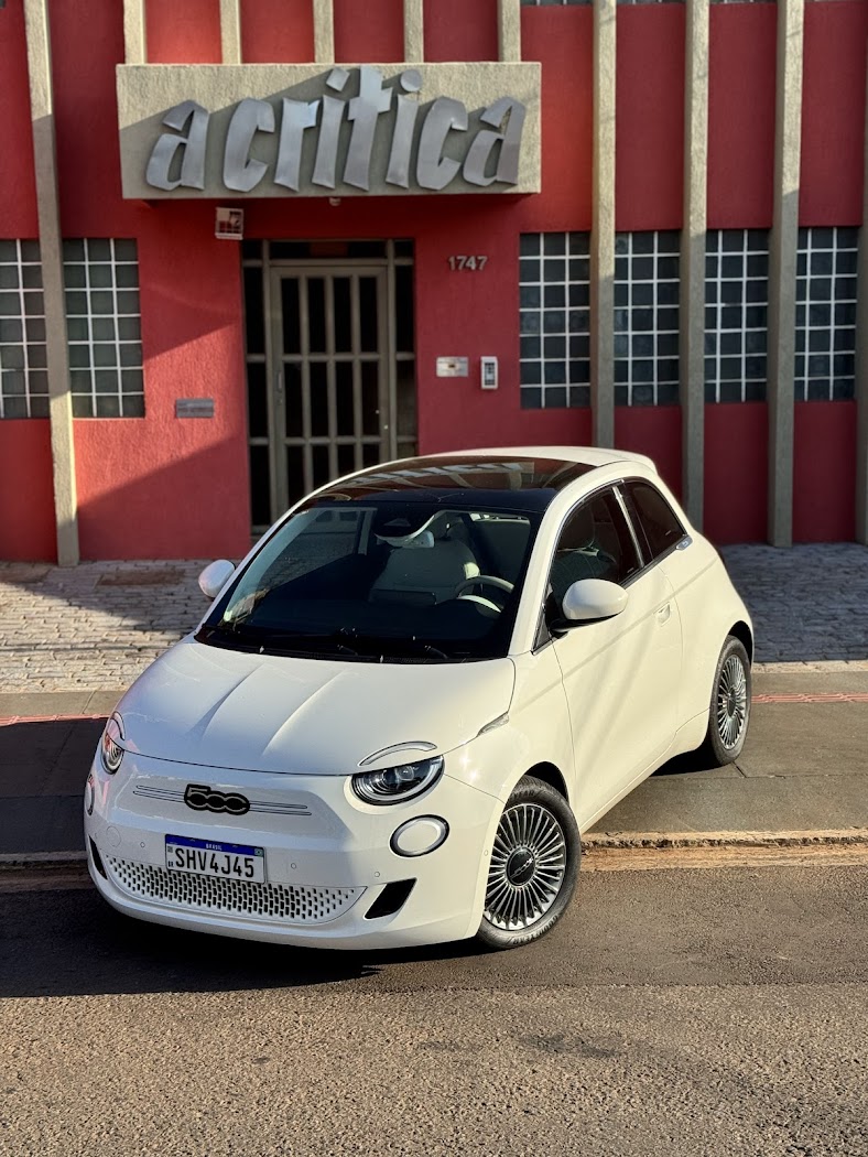 Disponível em configuração única, o 500e é um dos modelos mais caros da Fiat no Brasil, com preço inicial de R$ 214.990.
