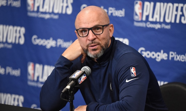 O técnico Jason Kidd