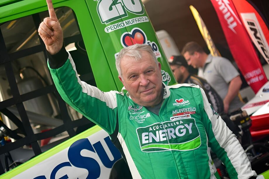 O veterano piloto Pedro Muffato garantiu a pole position para a prova da Fórmula Truck em Campo Grande.