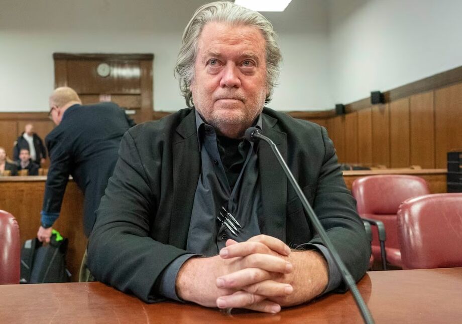 Steve Bannon em corte de Nova York, em janeiro de 2023.