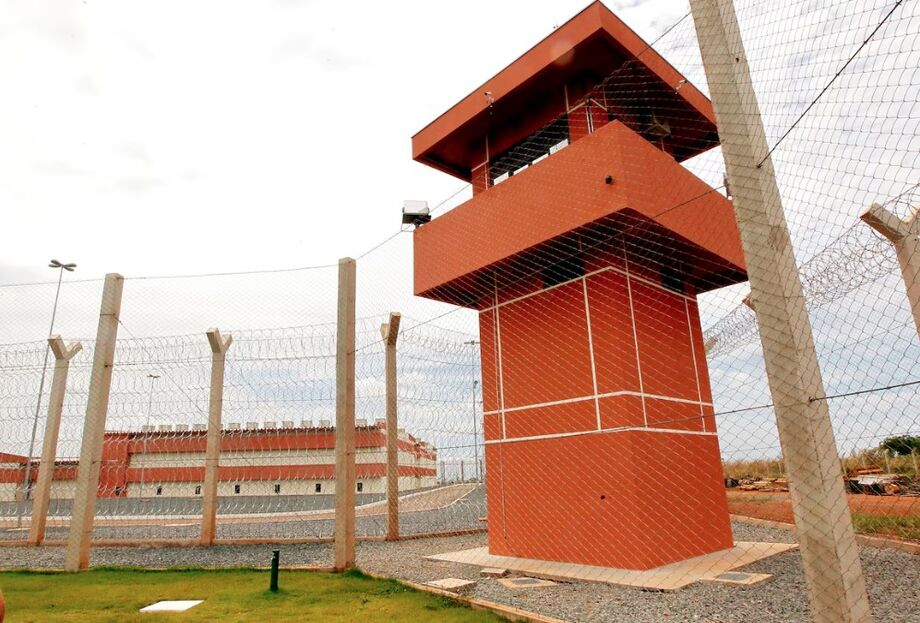 OAB entrou com ação de inconstitucionalidade no STF para tentar restabelecer direito dos presos às saídas temporárias para visitar a família.