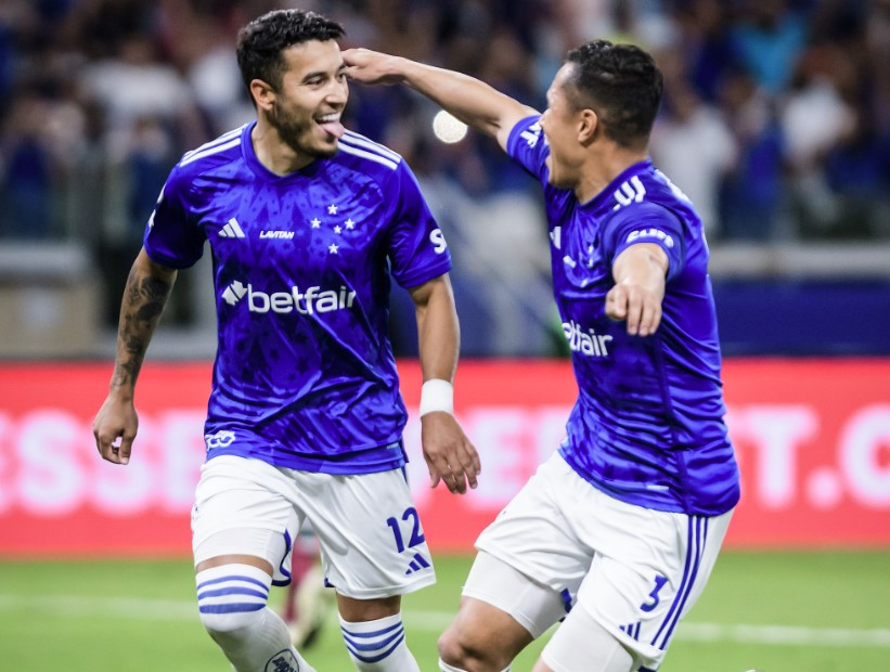 O lateral direito, Willian, marcou os dois gols da equipe mineira