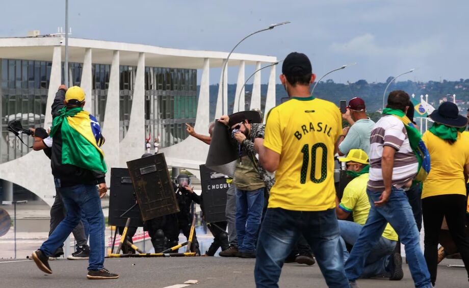 Atos golpistas de 8 de janeiro
