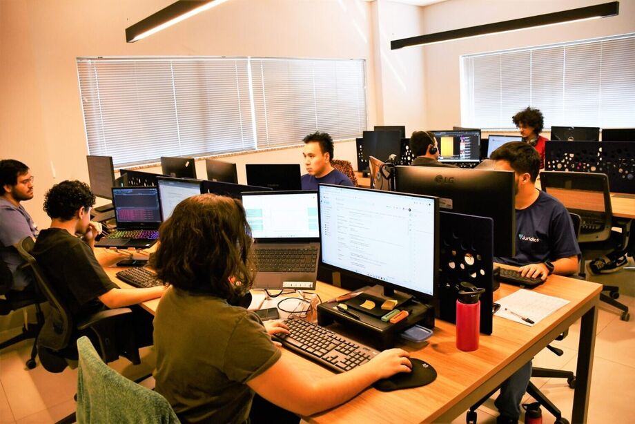 Com uma solução totalmente inovadora, a startup já está revolucionando o mercado com a entrega de um produto, que poderia dizer é o GPT das Petições.