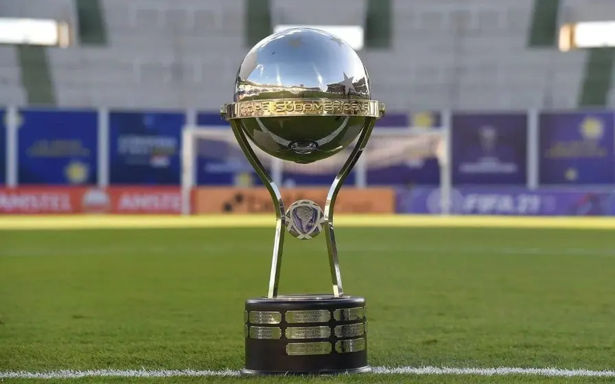 Troféu da Copa Sul-Americana em 2023