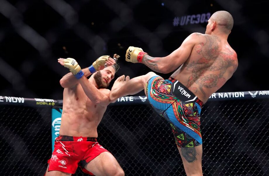 Poatan apaga Prochazka com um high kick de esquerda no UFC 303