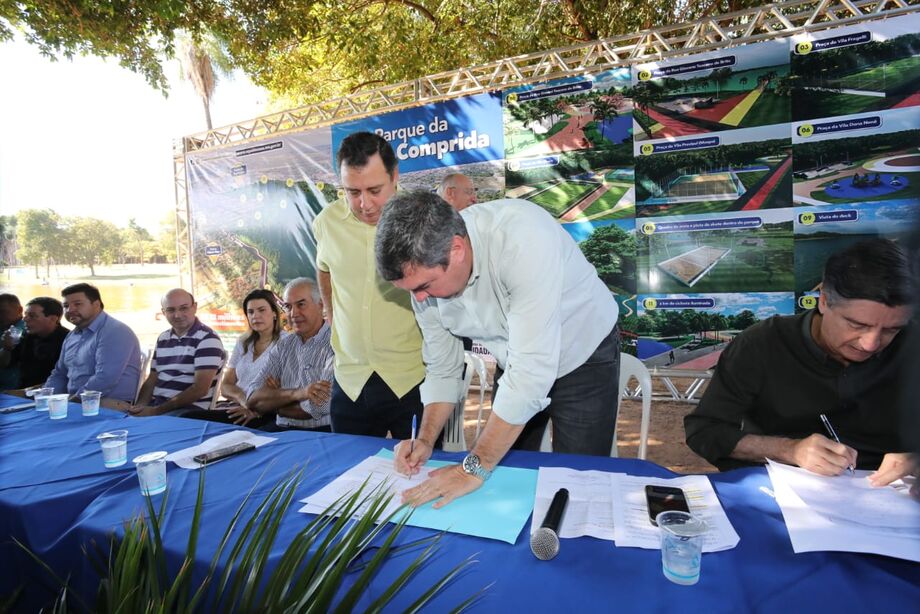 Governador Eduardo Riedel assina ato que autoriza a revitalização do Parque da Lagoa Comprida