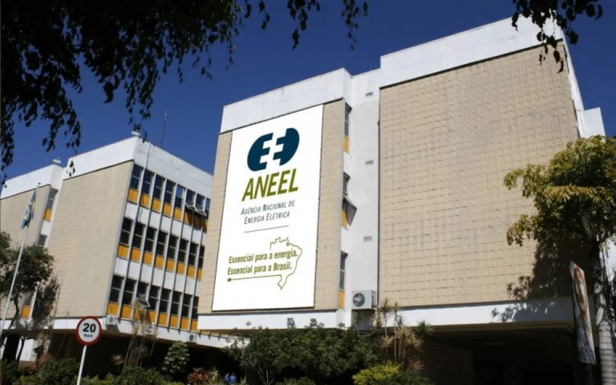 Energia furtada no Brasil daria para atender todo o Estado da Bahia, diz diretor da Aneel