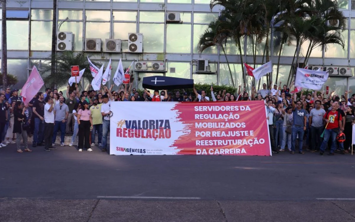Servidores rejeitam proposta de reajuste do governo e anunciam paralisação no fim de julho