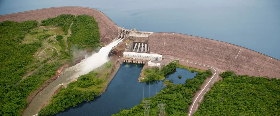 A Usina Hidrelétrica de Manso, em Mato Grosso, liberou volume extra de água durante três semanas para frear a seca histórica do Rio Paraguai.
