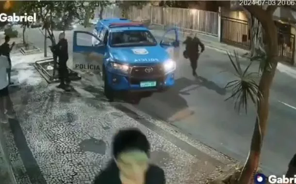 Jovens são filhos de diplomatas e faziam turismo na cidade