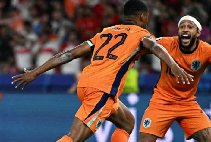 Em 6 minutos, Holanda vira contra a Turquia e conquista última vaga das semis da Eurocopa