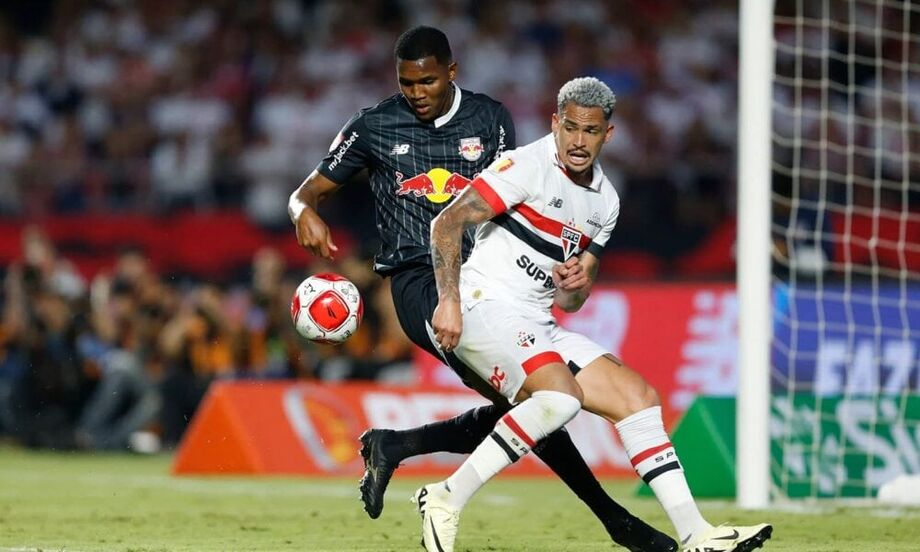 São Paulo supera Red Bull Bragantino e se aproxima dos líderes do Brasileirão