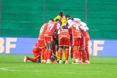Internacional cai para o Juventude e Athletico-PR avança na Copa do Brasil
