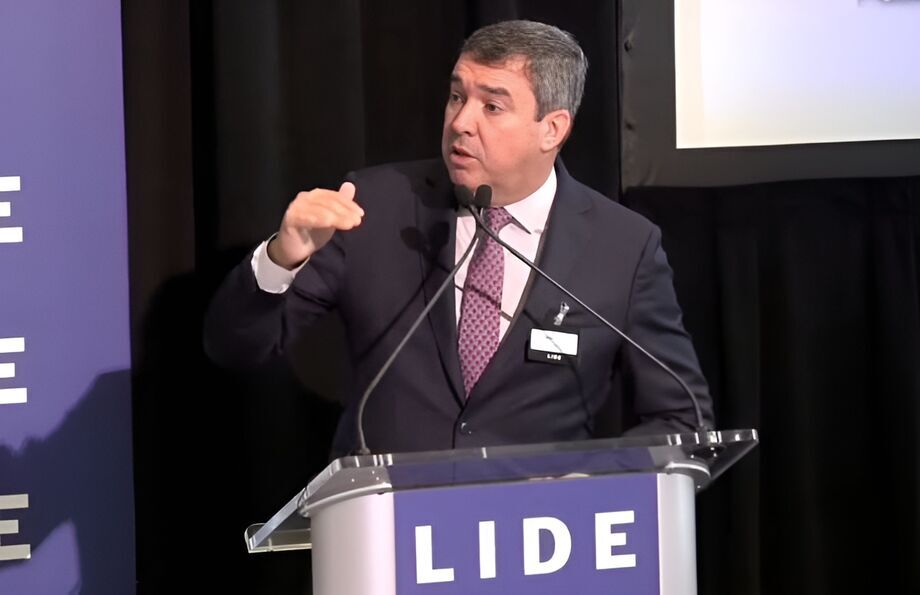 Eduardo Riedel, governador do Mato Grosso do Sul, é um dos participantes confirmados.