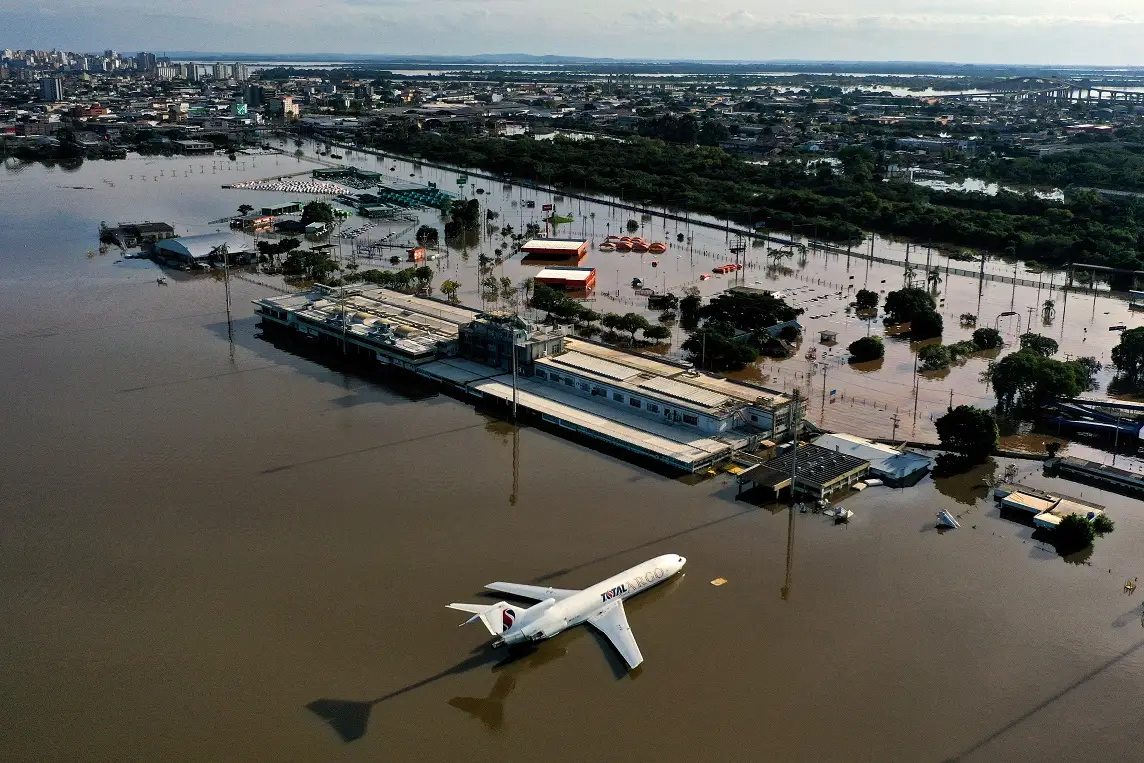 Aeroporto Salgado Filho alagado em Porto Alegre.
