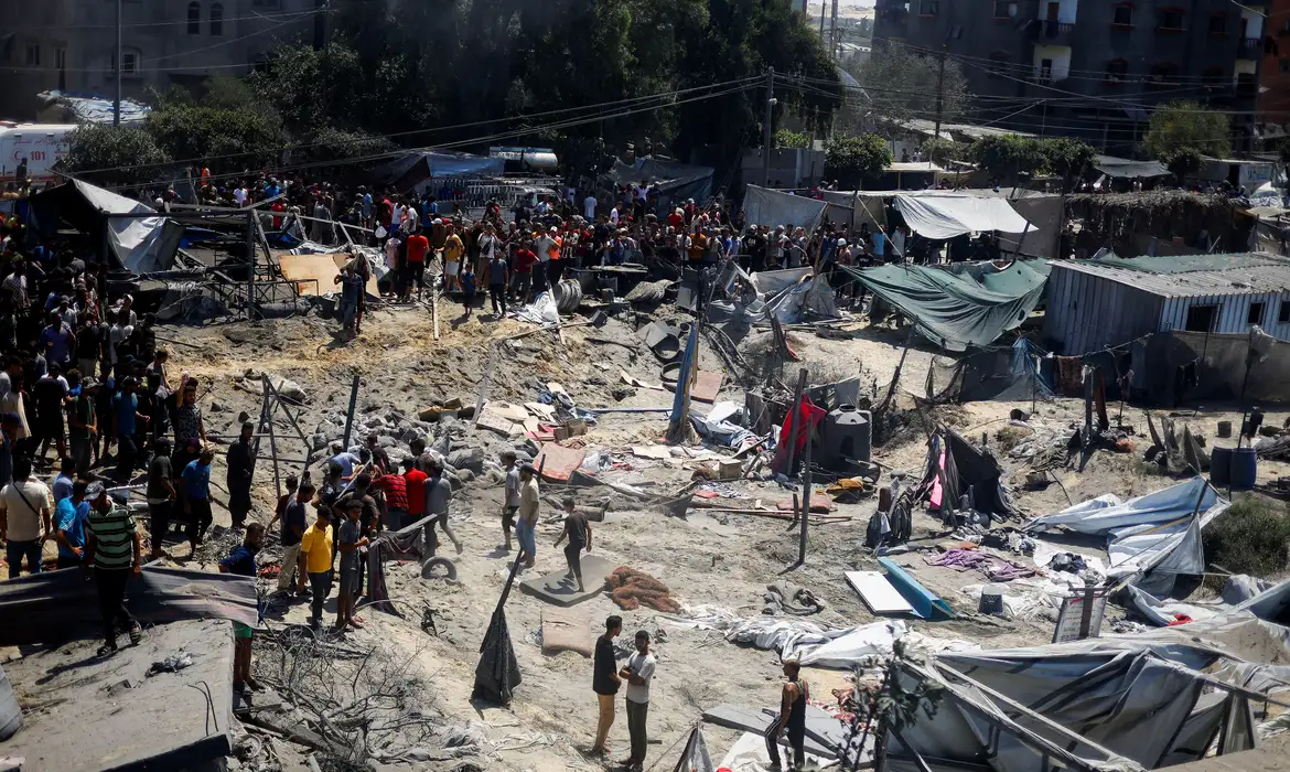 Ataque em Gaza causa morte em 13 palestinos.
