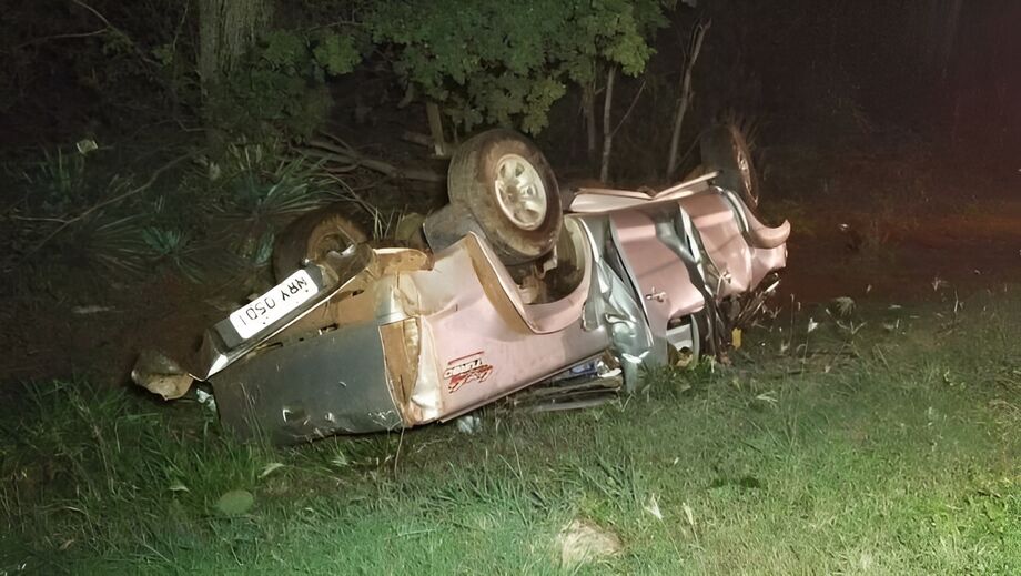 O carro ficou destruído